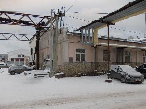 Сдам чистое, теплое помещение под склад или производство.  Район Калининский угол фасада.jpg